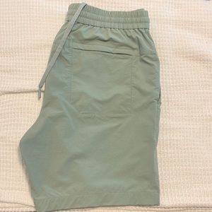 LULULEMON MEN’S SHORTS 9in